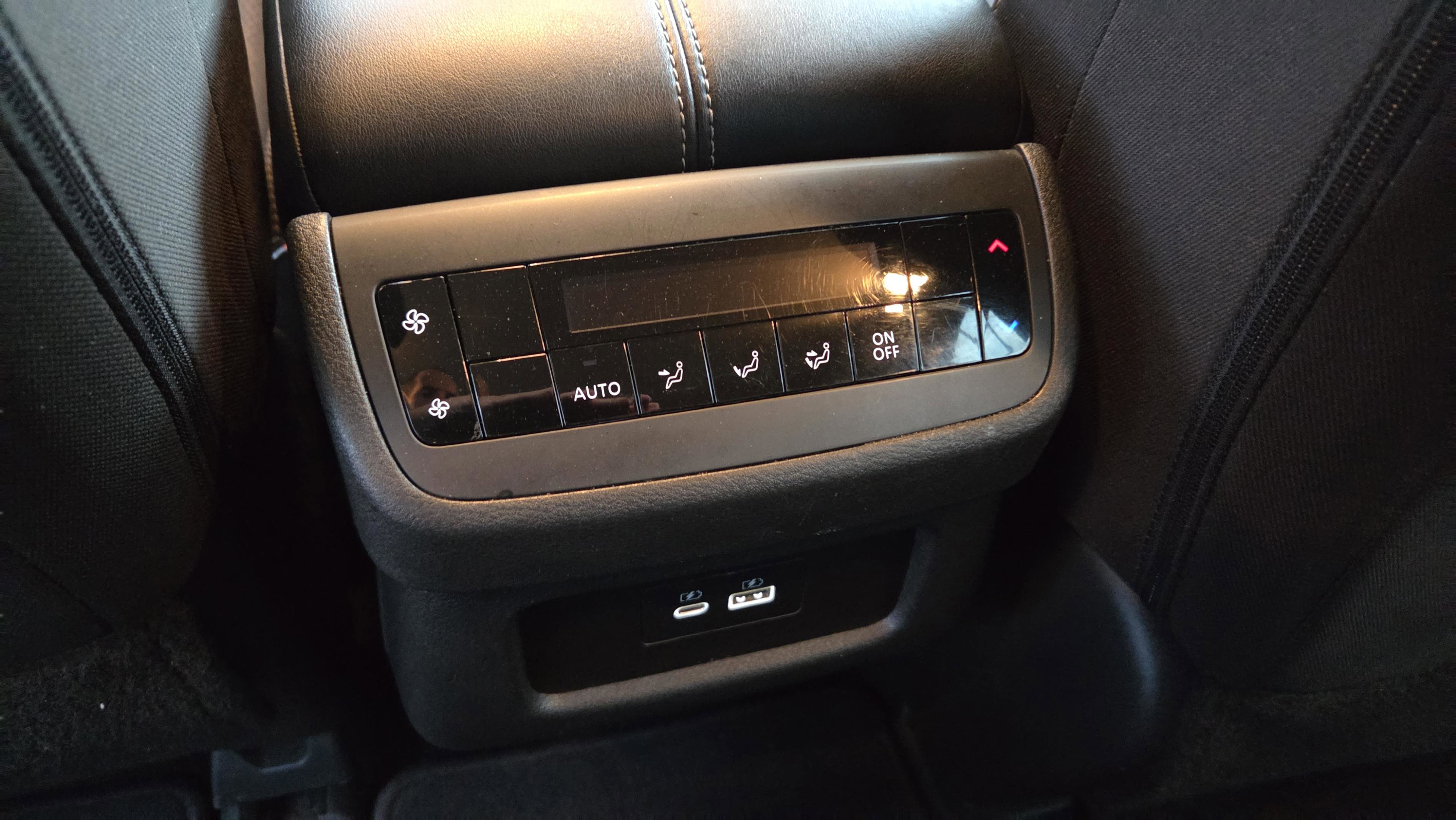 Used 2024 Nissan Pathfinder SV image 15