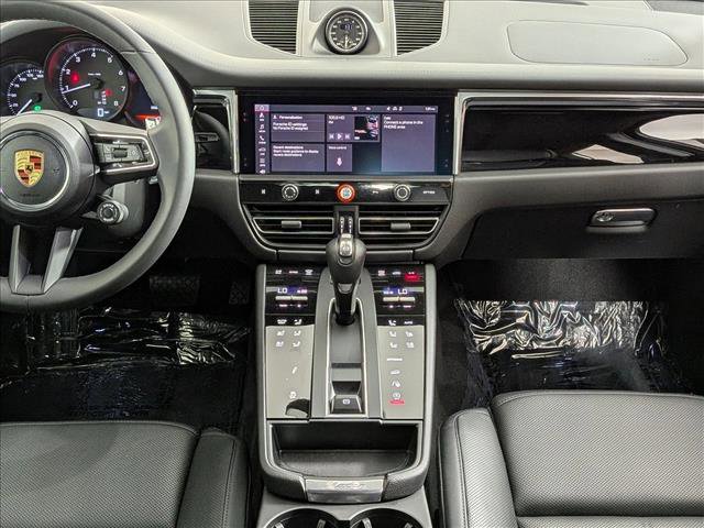 Certified 2025 Porsche Macan image 20