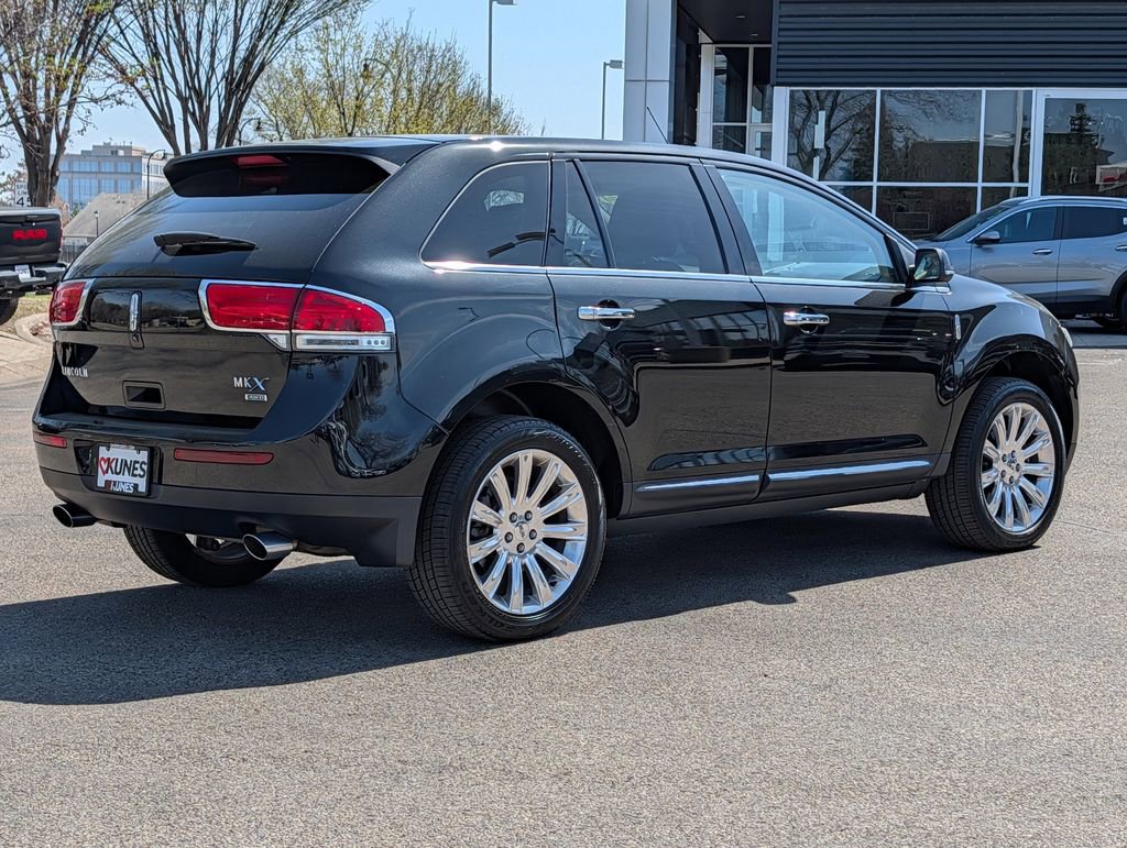Used 2014 Lincoln MKX AWD w/ Equipment Group 102A image 13