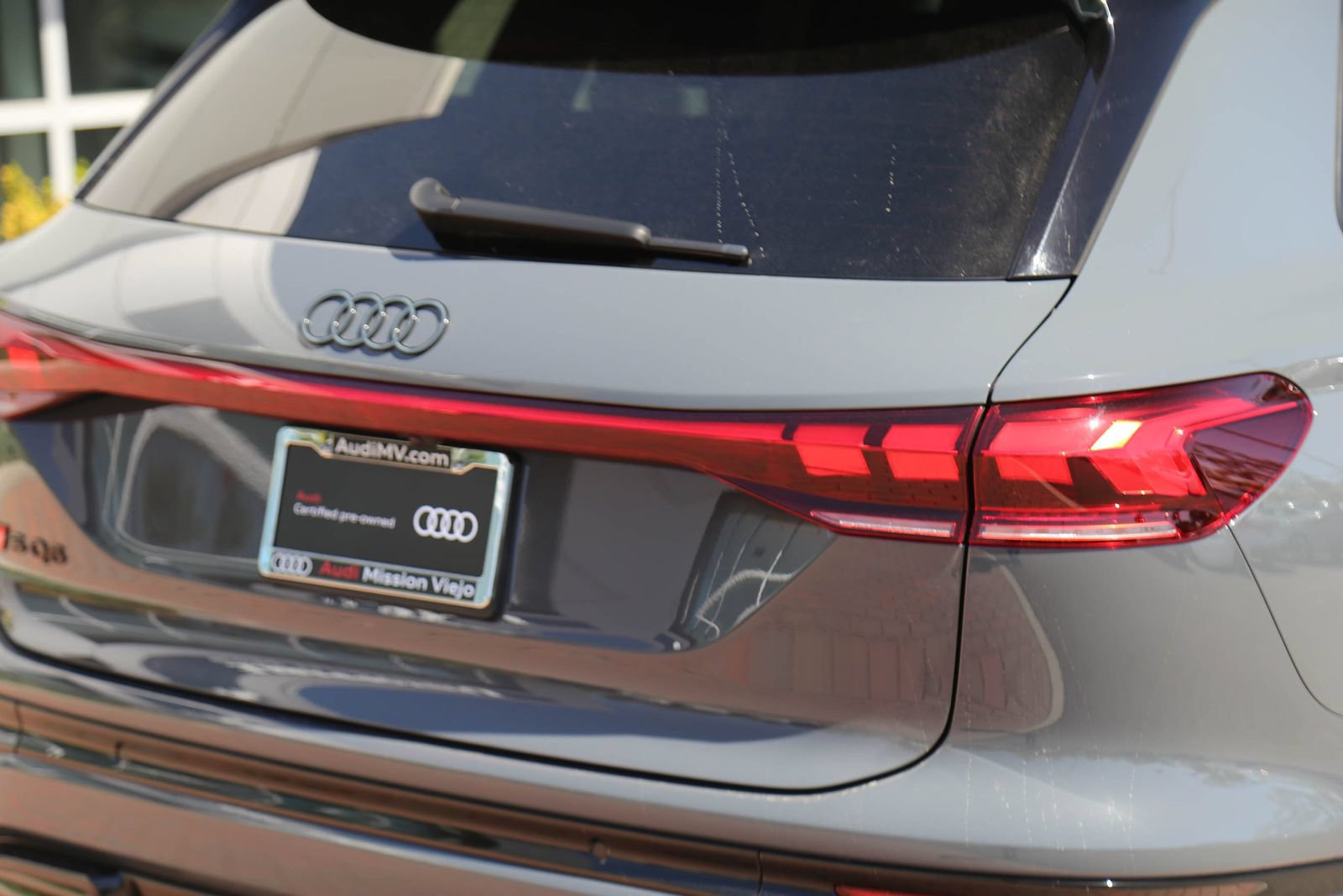Certified 2025 Audi SQ6 e-tron Prestige AWD/4WD image 8