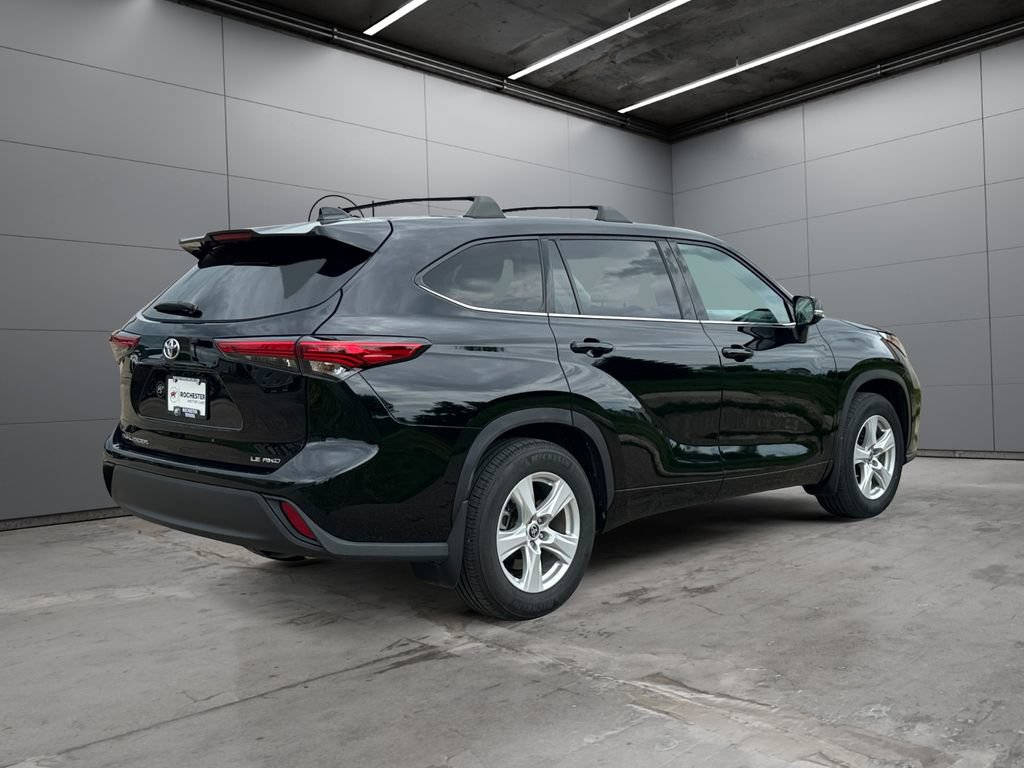 Used 2021 Toyota Highlander LE AWD/4WD image 5