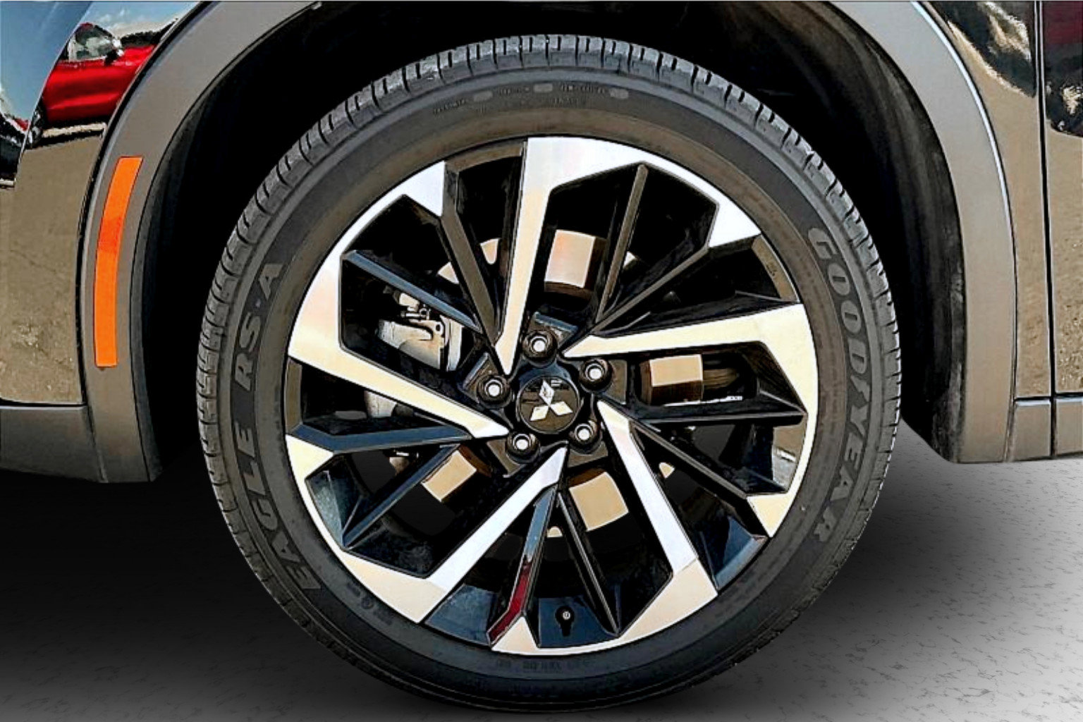 Used 2023 Mitsubishi Outlander SE image 9