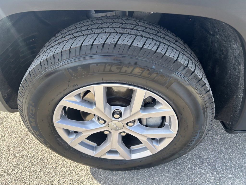 Used 2022 Jeep Grand Cherokee Limited image 35