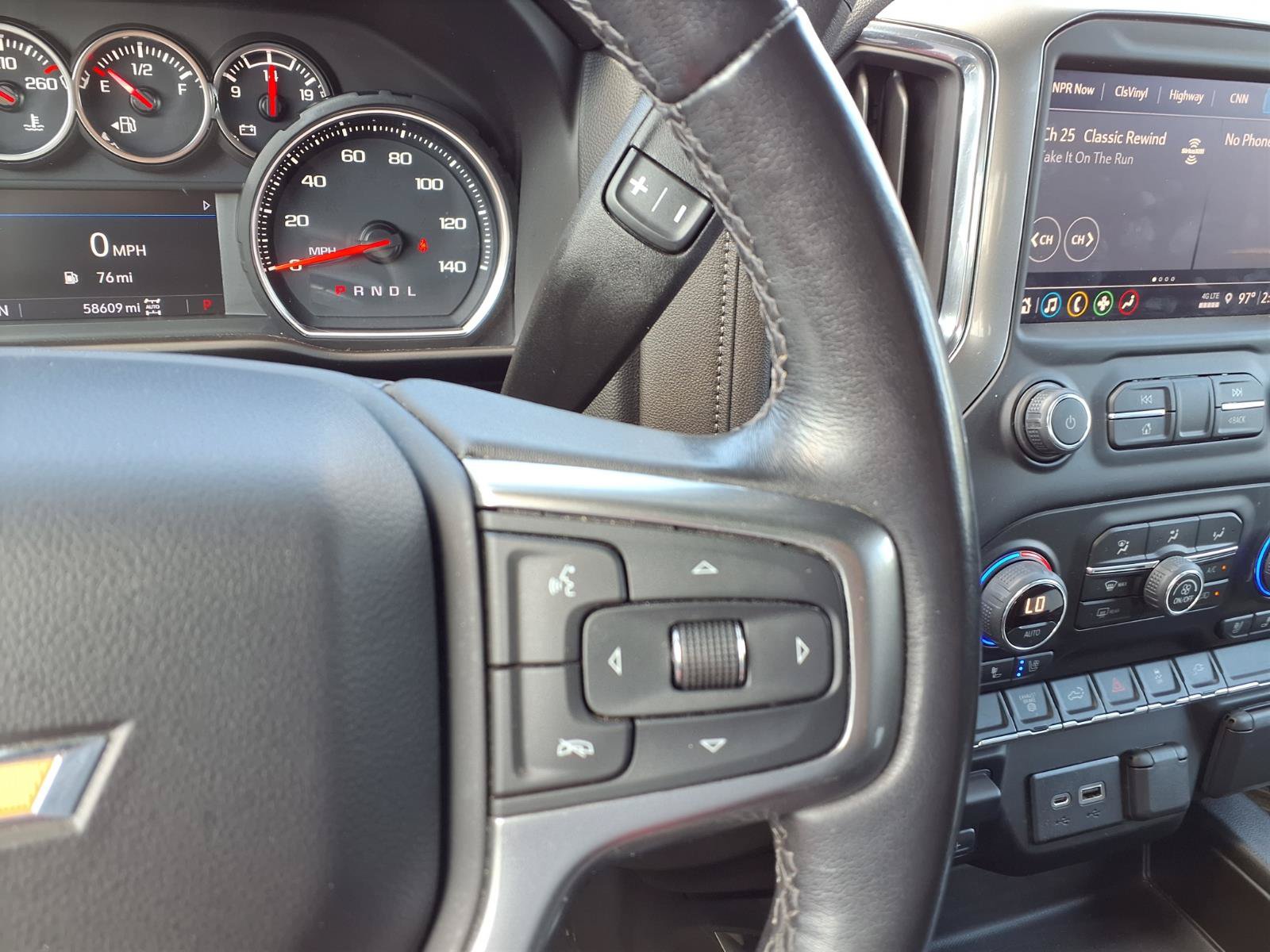 Used 2022 Chevrolet Silverado 2500 LTZ w/ LTZ Convenience Package AWD/4WD image 15