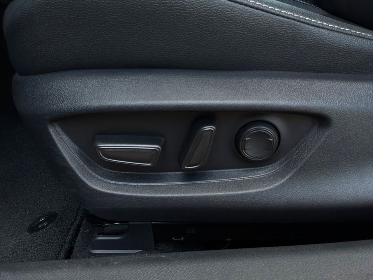 Used 2026 Toyota Camry SE FWD image 11