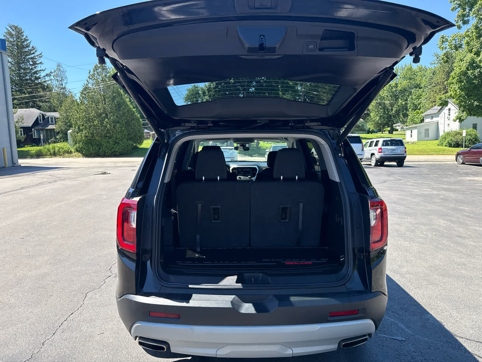 Used 2023 GMC Acadia SLE w/ Driver Convenience Package AWD/4WD image 17