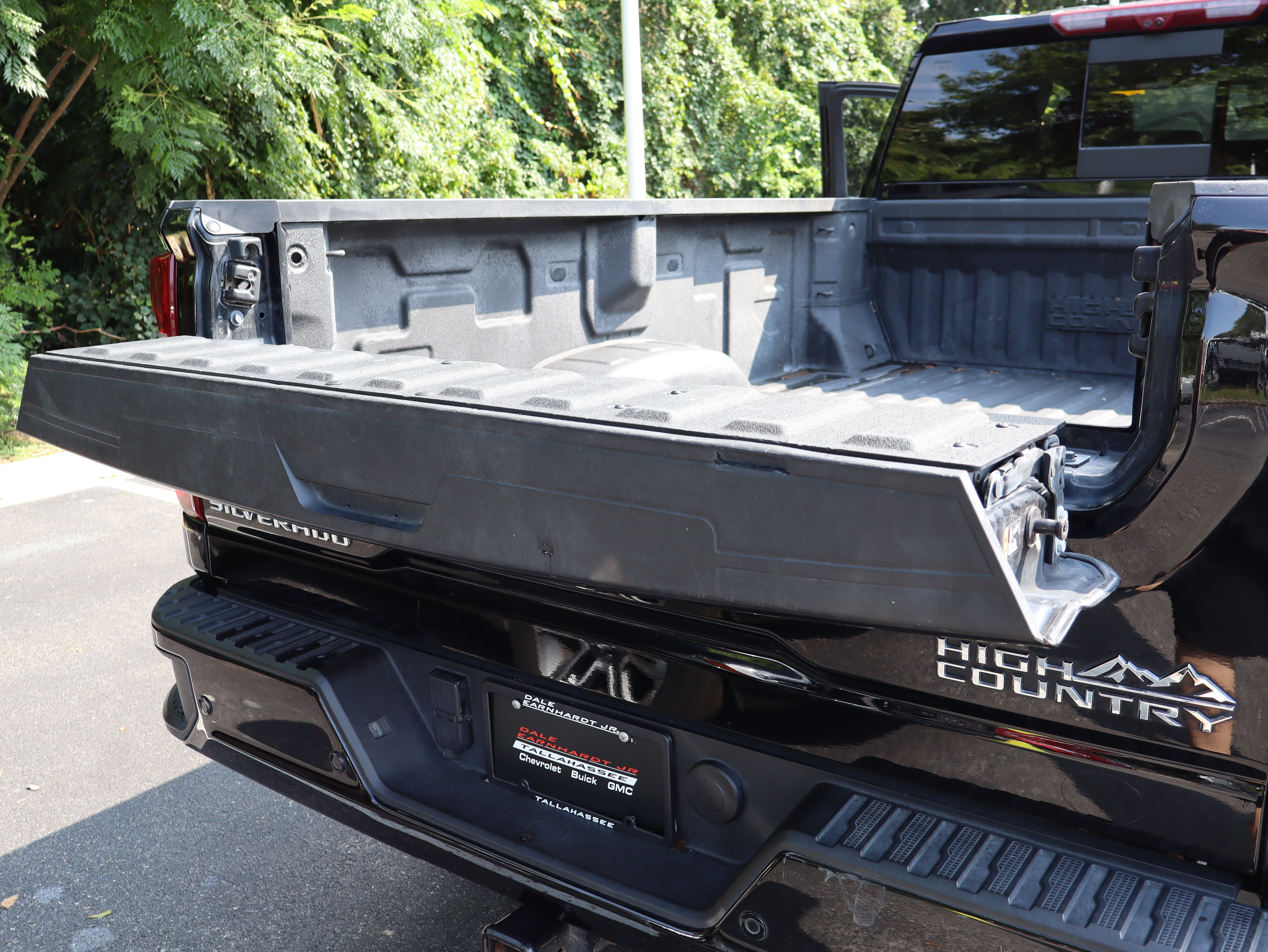 Used 2024 Chevrolet Silverado 3500 High Country w/ Technology Package AWD/4WD image 60