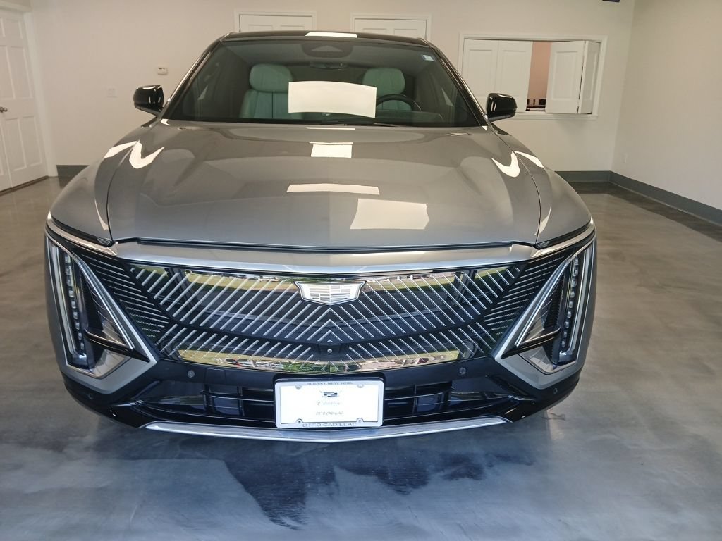 Used 2024 Cadillac Lyriq Luxury w/ LPO, Floor Liner Package AWD/4WD image 5
