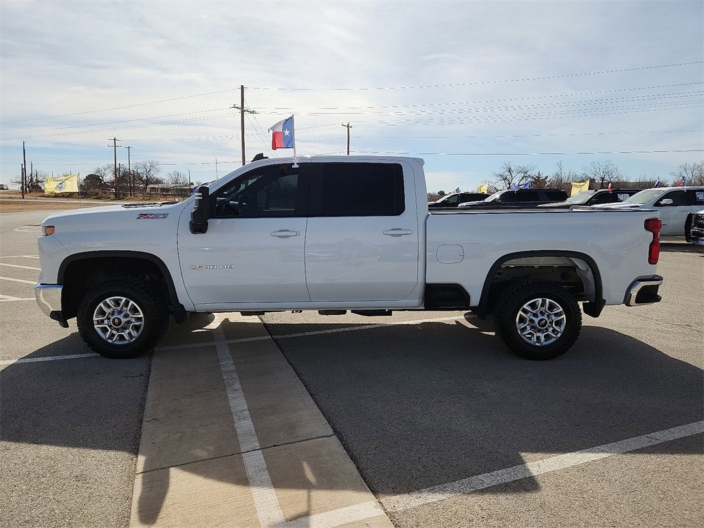 Used 2024 Chevrolet Silverado 2500 LT w/ Convenience Package image 2