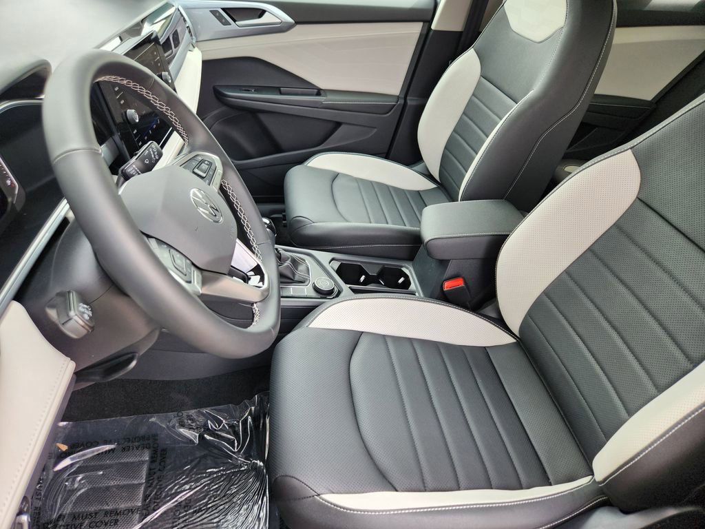 New 2025 Volkswagen Taos SEL image 5