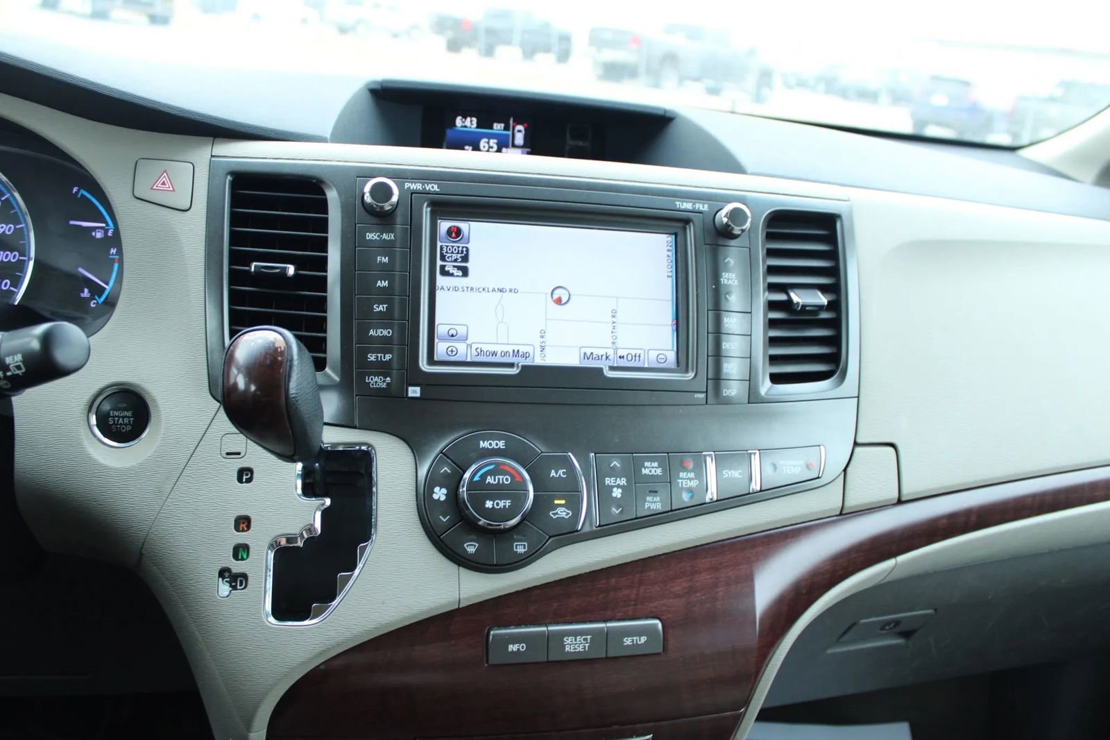 Used 2013 Toyota Sienna Limited w/ Premium Pkg image 28
