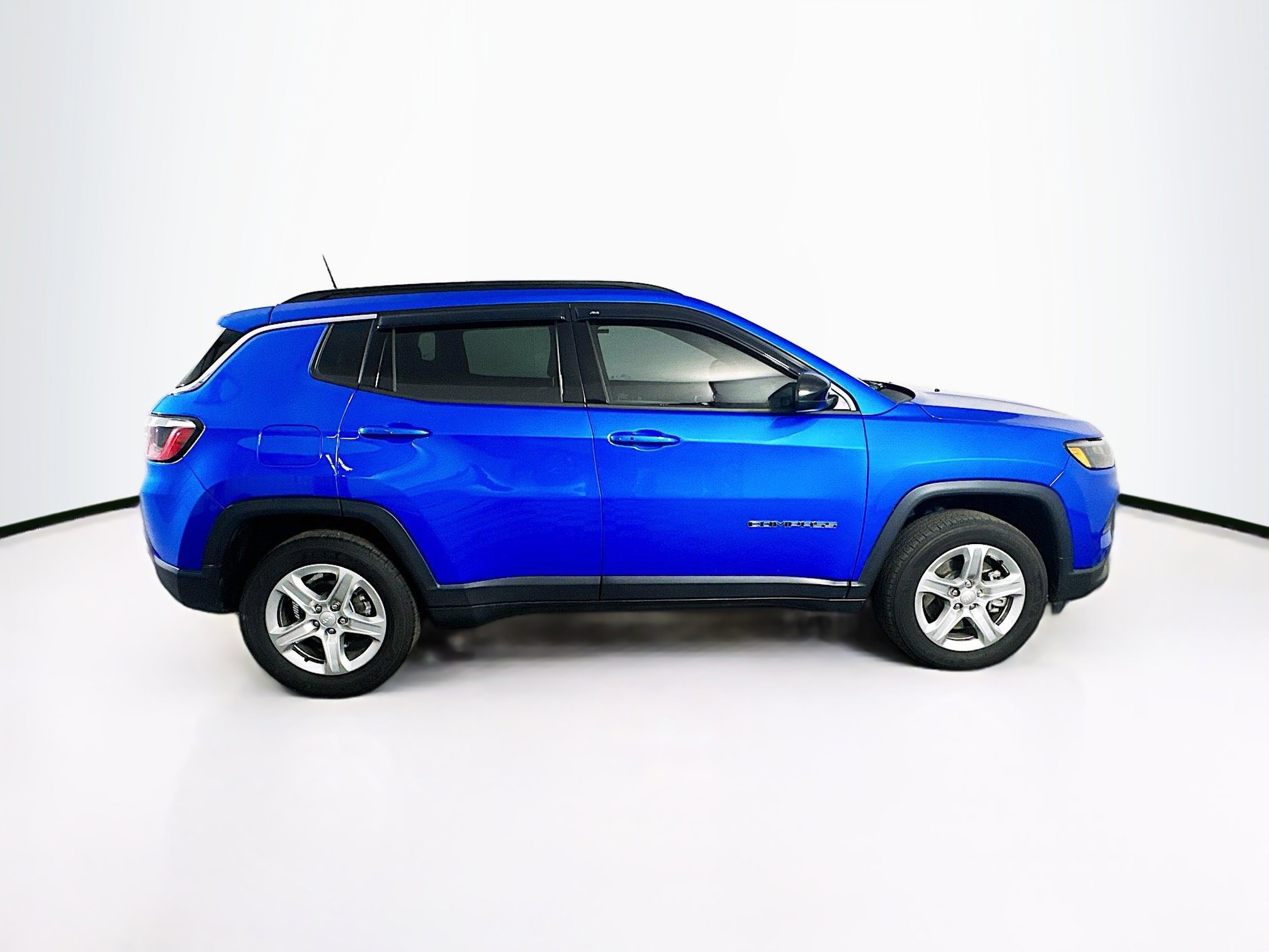 Used 2023 Jeep Compass Latitude image 10