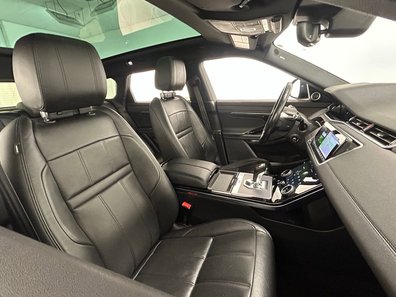 Used 2020 Land Rover Range Rover Evoque SE image 40