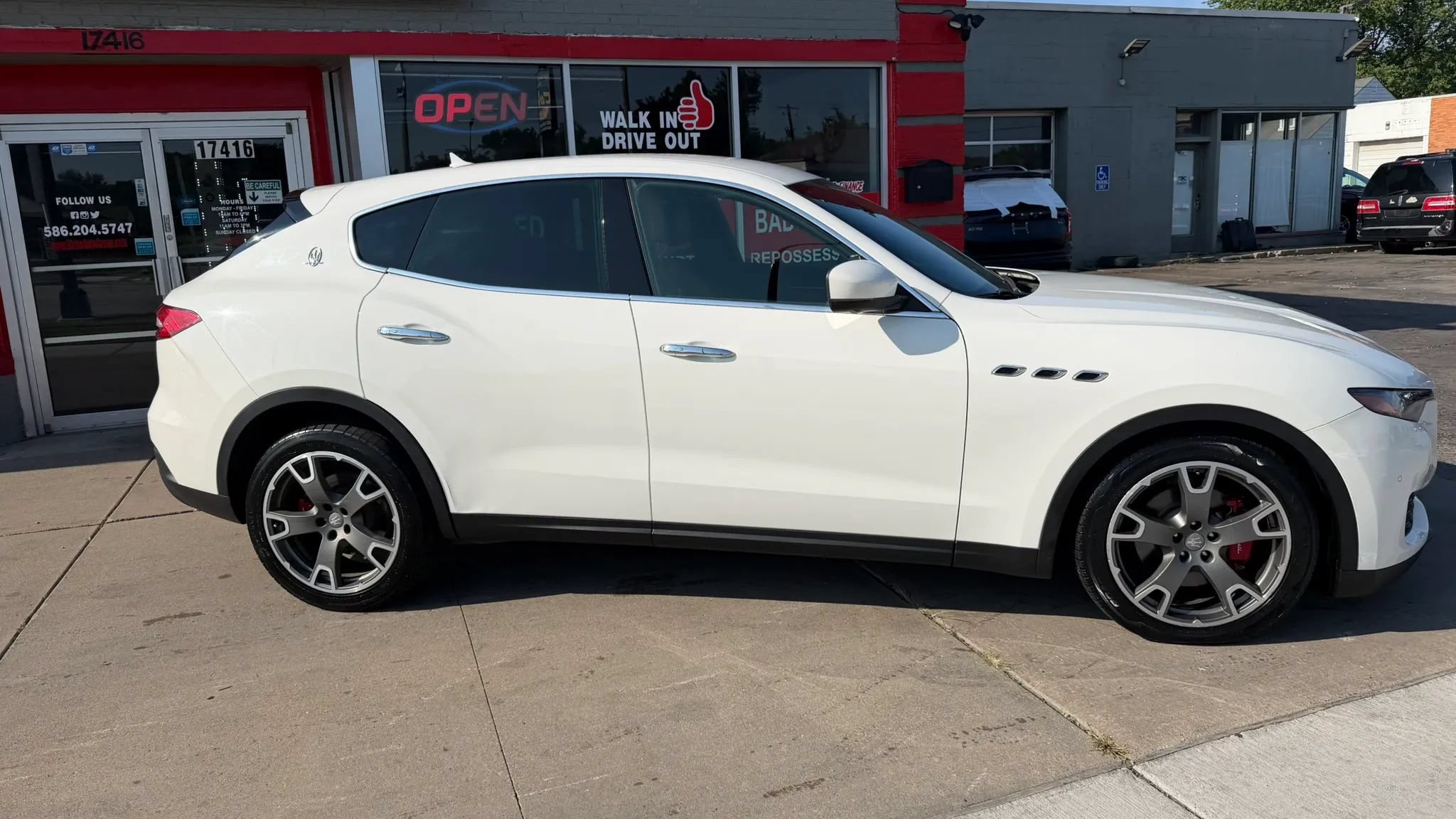 Used 2017 Maserati Levante AWD/4WD image 5