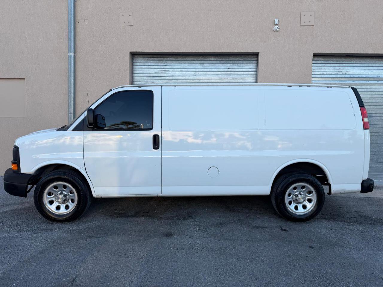 Used 2011 Chevrolet Express 1500 image 10