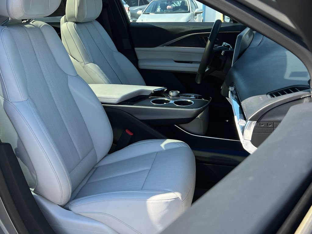 Used 2024 Cadillac Lyriq Luxury image 13