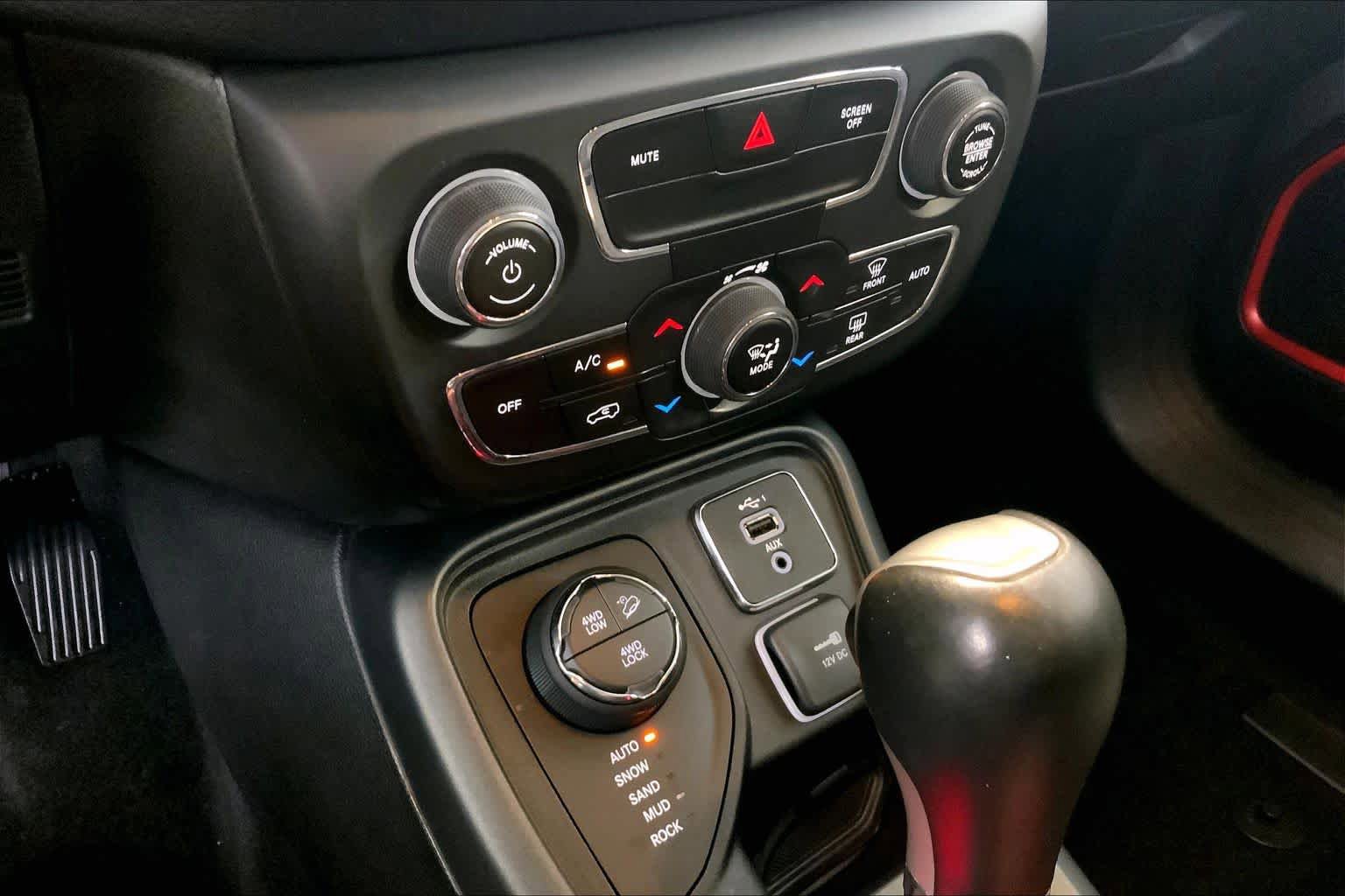 Used 2019 Jeep Compass Trailhawk AWD/4WD image 33