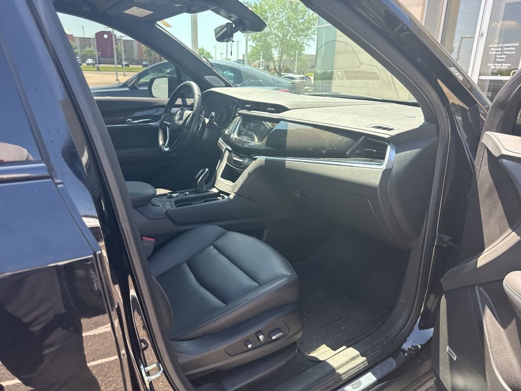 Used 2024 Cadillac XT6 Sport w/ Technology Package AWD/4WD image 4