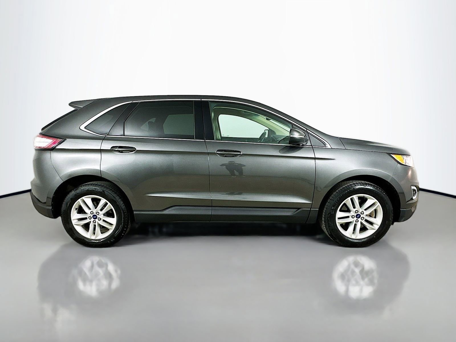 Used 2017 Ford Edge SEL w/ Equipment Group 201A AWD/4WD image 4