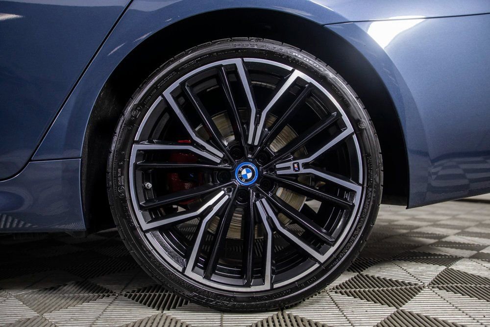 Used 2023 BMW 530e w/ M Sport Package image 40