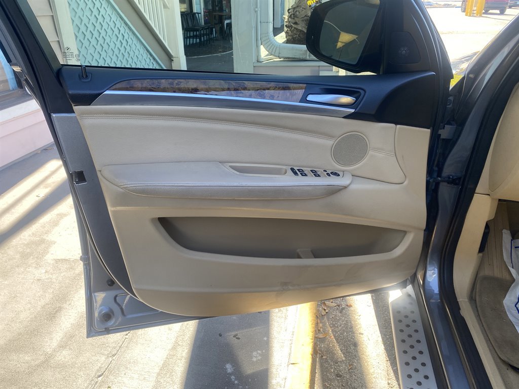 Used 2011 BMW X5 xDrive50i w/ Technology Pkg image 9