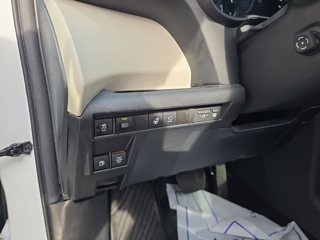 Used 2024 Toyota Sienna Platinum AWD/4WD image 19