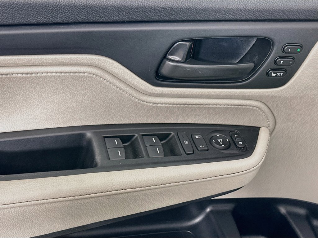 Certified 2025 Honda Odyssey EX-L image 17