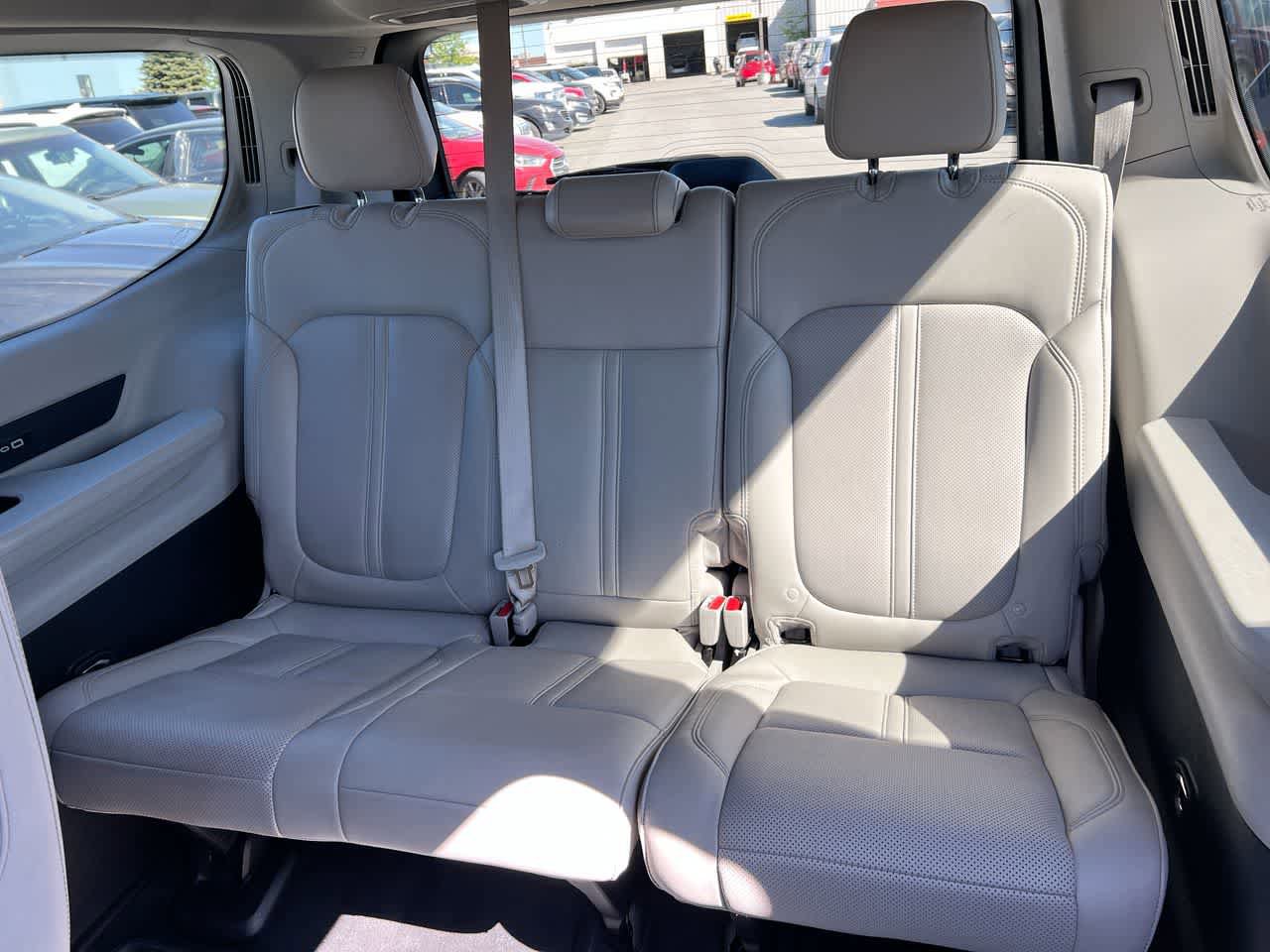Used 2024 Jeep Wagoneer Series III AWD/4WD image 24