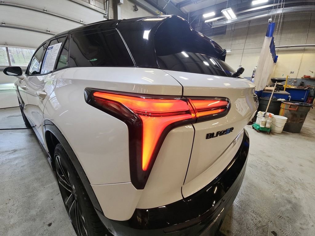Certified 2025 Chevrolet Blazer EV SS image 30