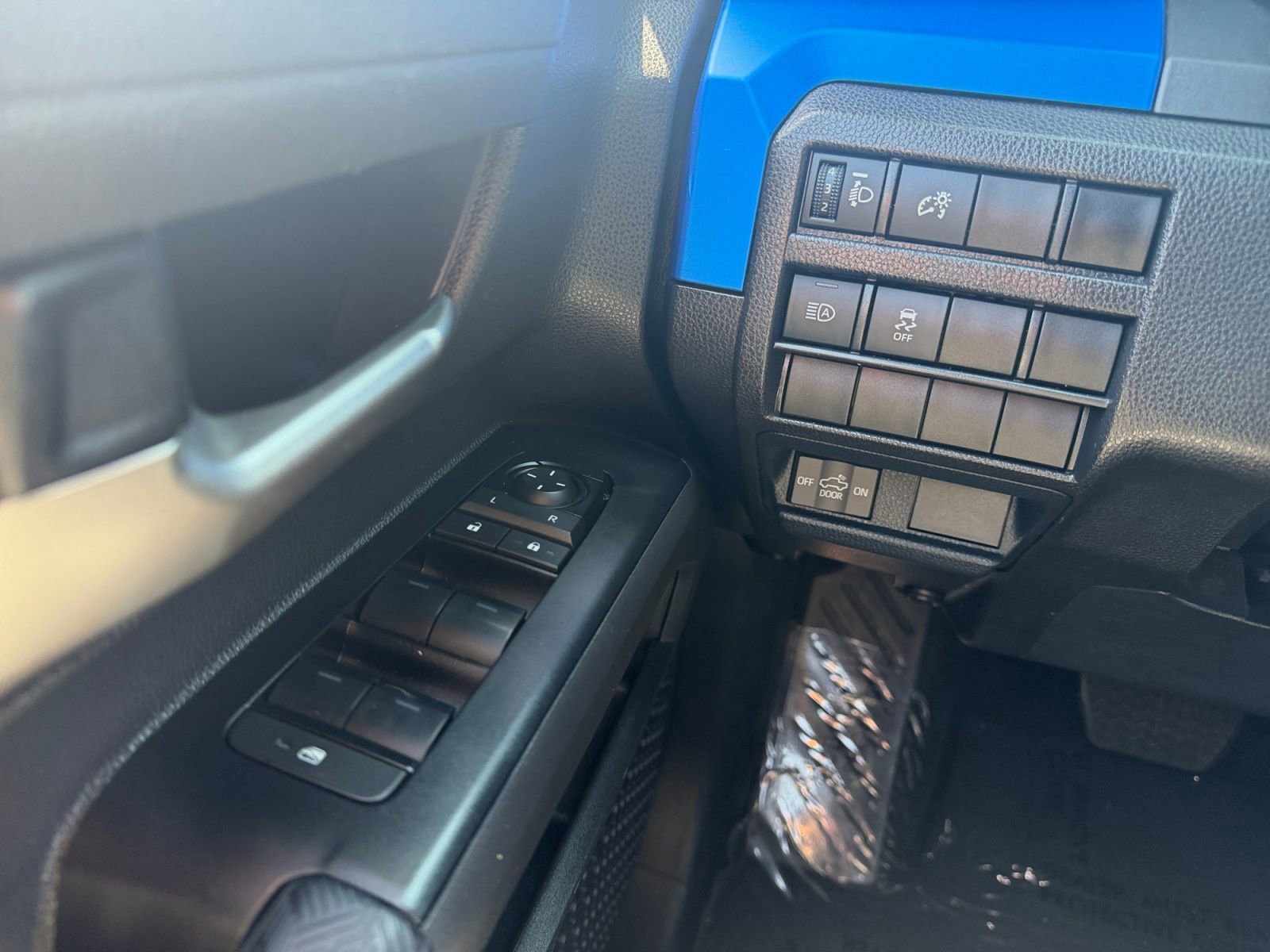 Certified 2025 Toyota Tacoma TRD Off-Road AWD/4WD image 22