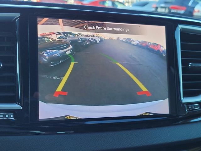 Certified 2024 Chrysler Pacifica Touring-L image 10