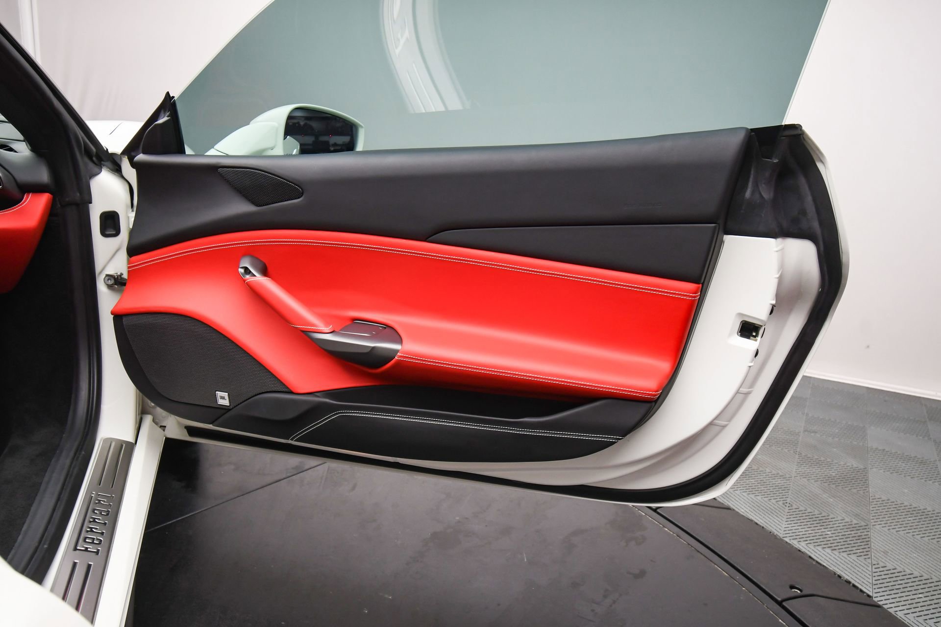 Used 2016 Ferrari 488 GTB image 46