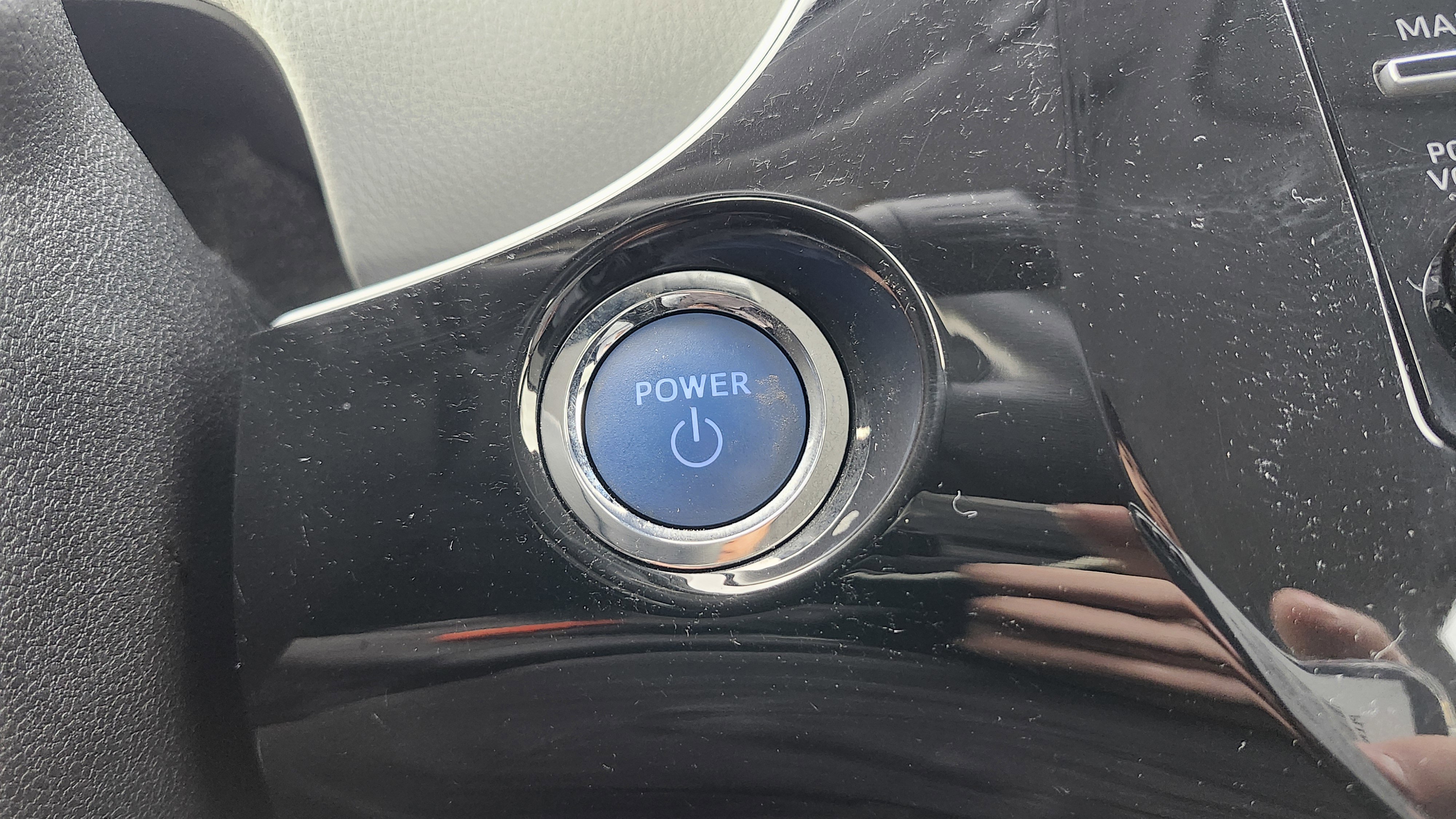 Used 2022 Toyota Prius LE image 6