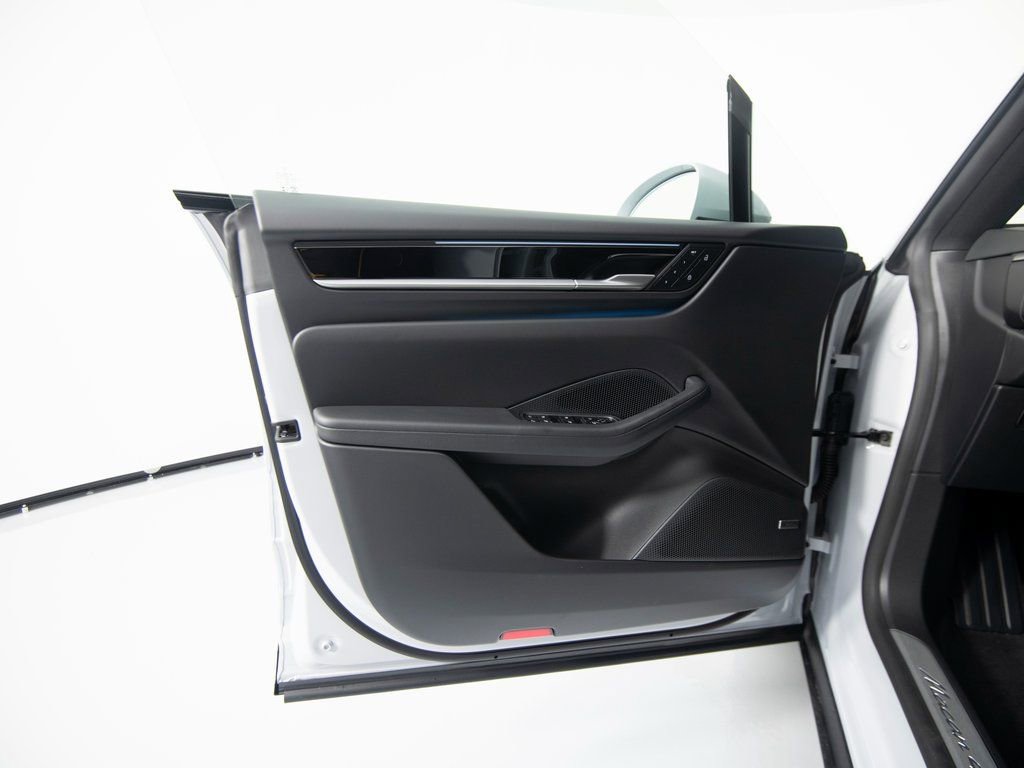 New 2026 Porsche Macan 4S Electric image 19