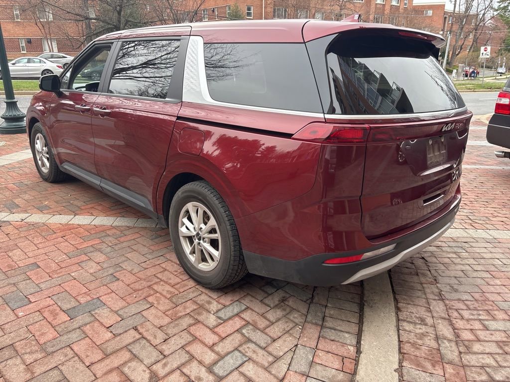 Used 2022 Kia Carnival LX image 5