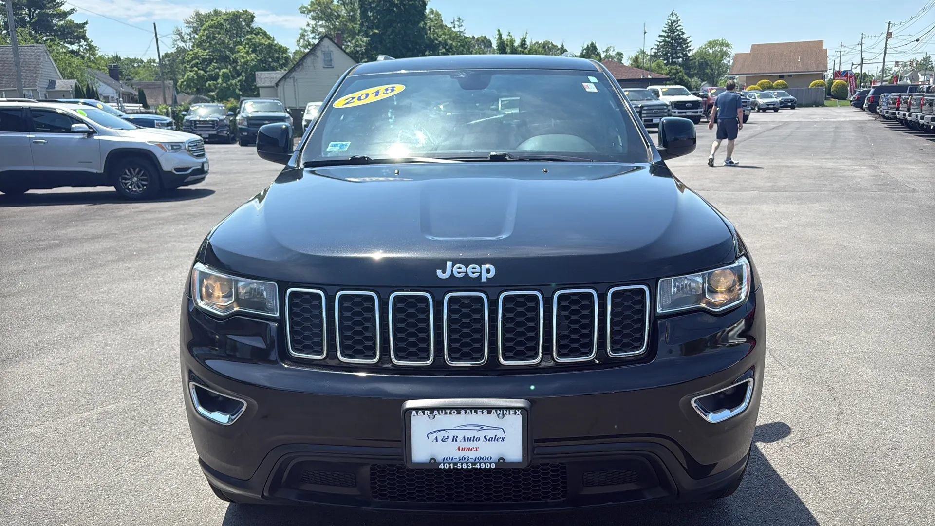 Used 2018 Jeep Grand Cherokee Laredo AWD/4WD image 2