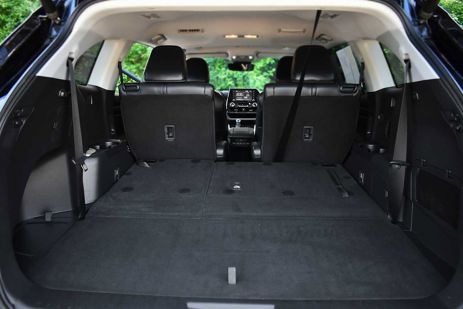 Used 2021 Toyota Highlander XLE AWD/4WD image 9