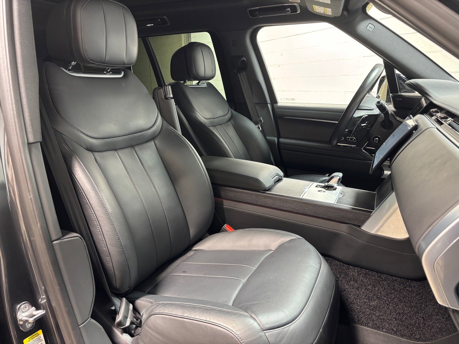 Used 2025 Land Rover Range Rover SE AWD/4WD image 31