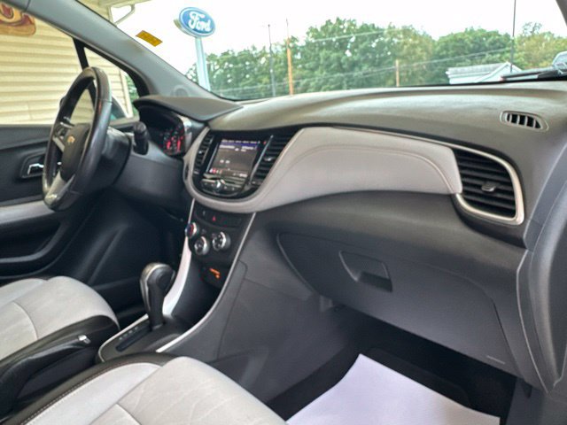 Used 2022 Chevrolet Trax LT w/ LT Convenience Package AWD/4WD image 23
