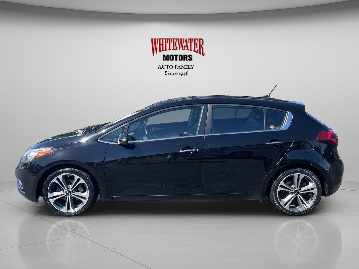 Used 2016 Kia Forte EX w/ EX Premium Technology Package FWD image 2