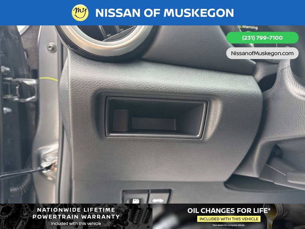 New 2025 Nissan Versa SR w/ Trunk Package image 14