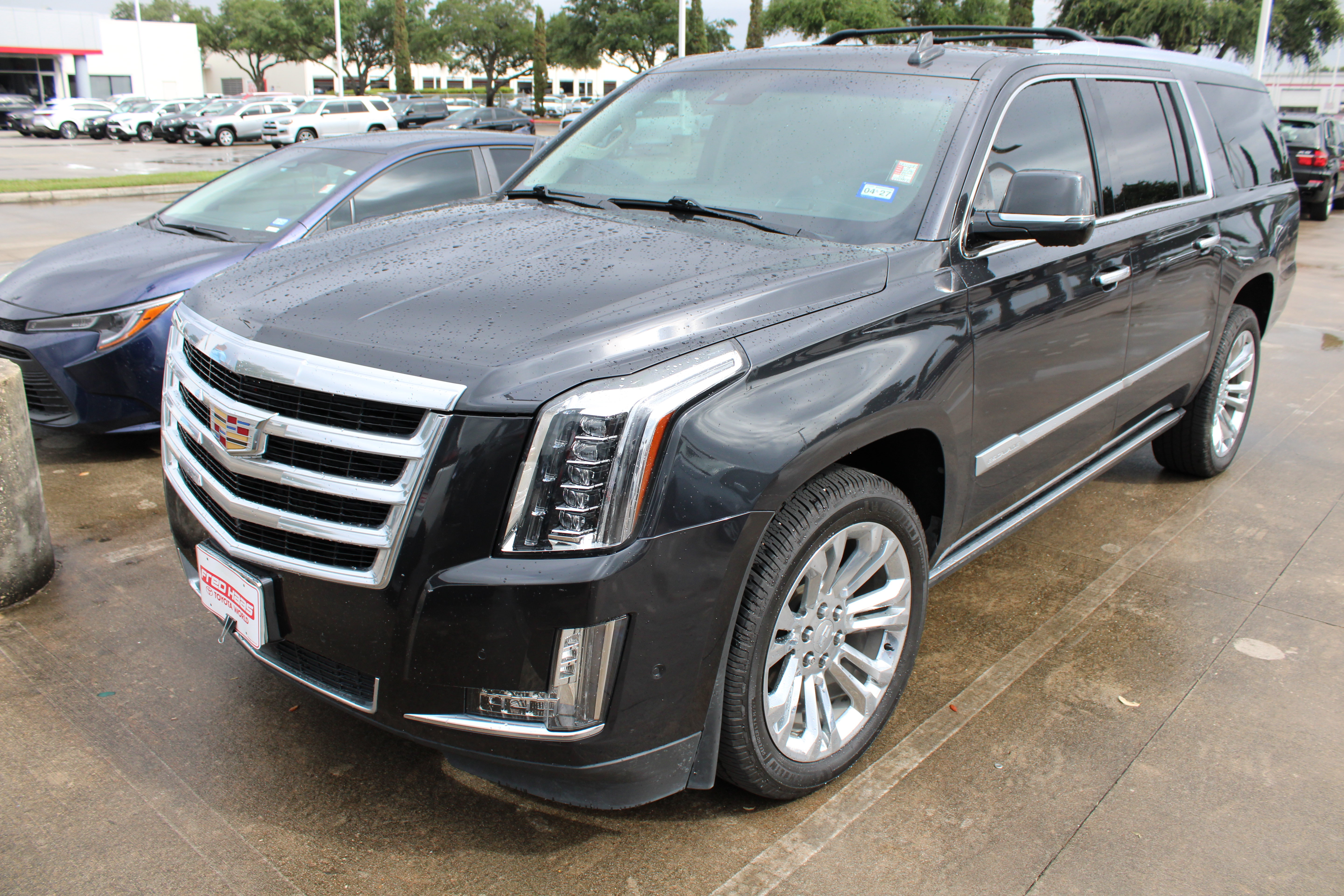 Used 2019 Cadillac Escalade ESV Premium Luxury w/ LPO, Escalade Noir Package AWD/4WD image 3