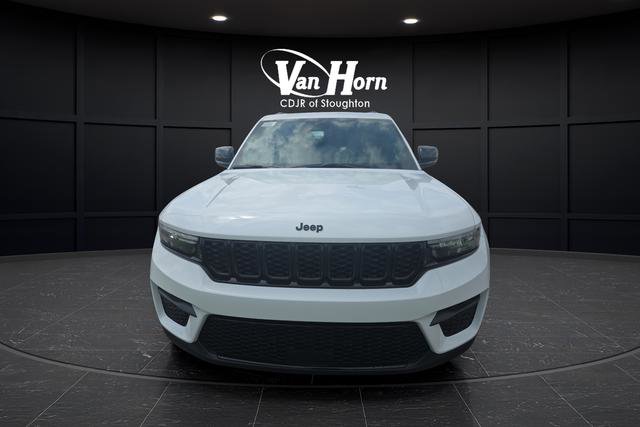 New 2025 Jeep Grand Cherokee Altitude image 11