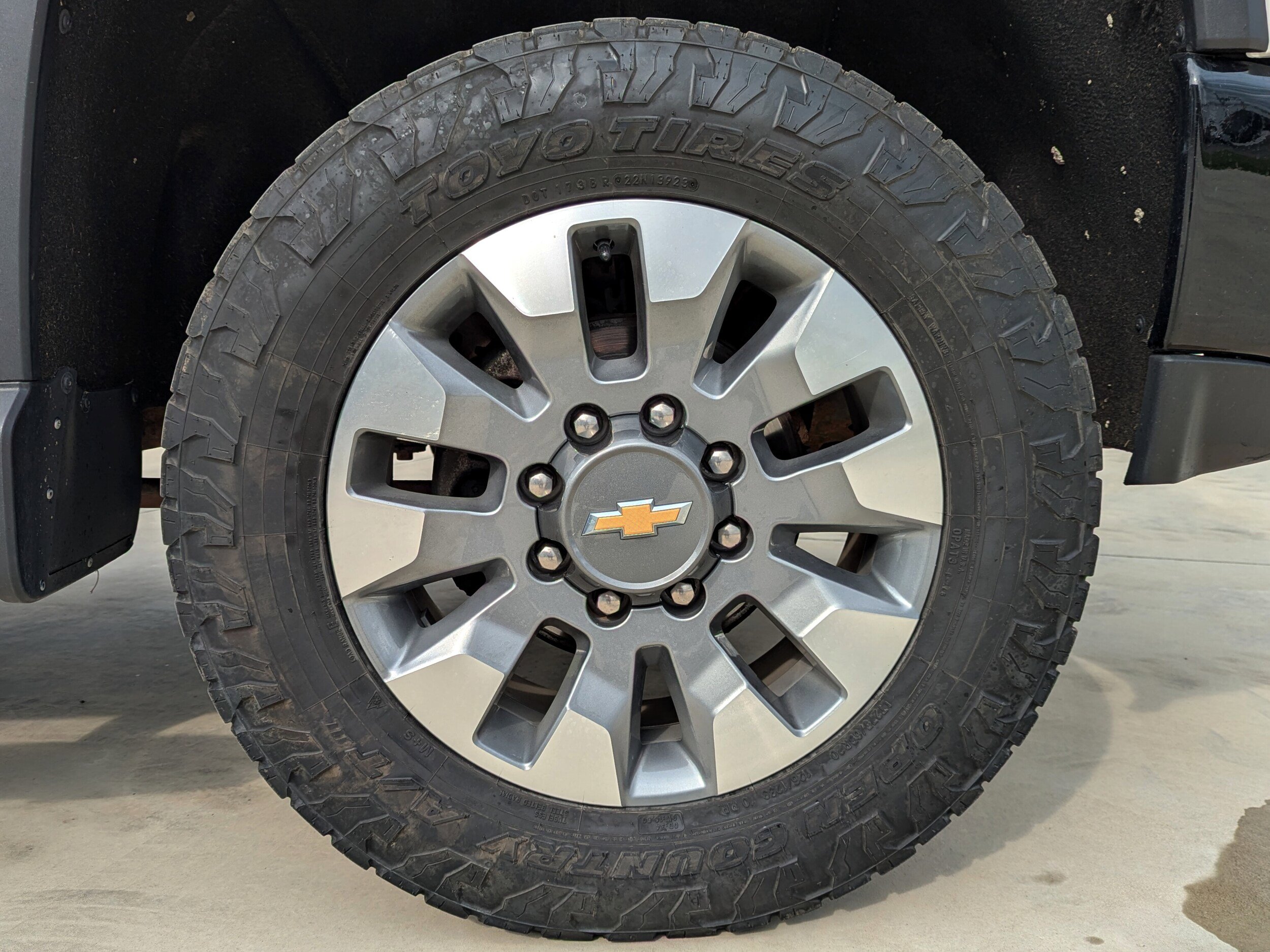 Used 2022 Chevrolet Silverado 2500 Custom w/ Custom Value Package AWD/4WD image 10