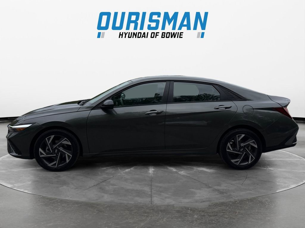 Certified 2025 Hyundai Elantra Sport FWD image 3