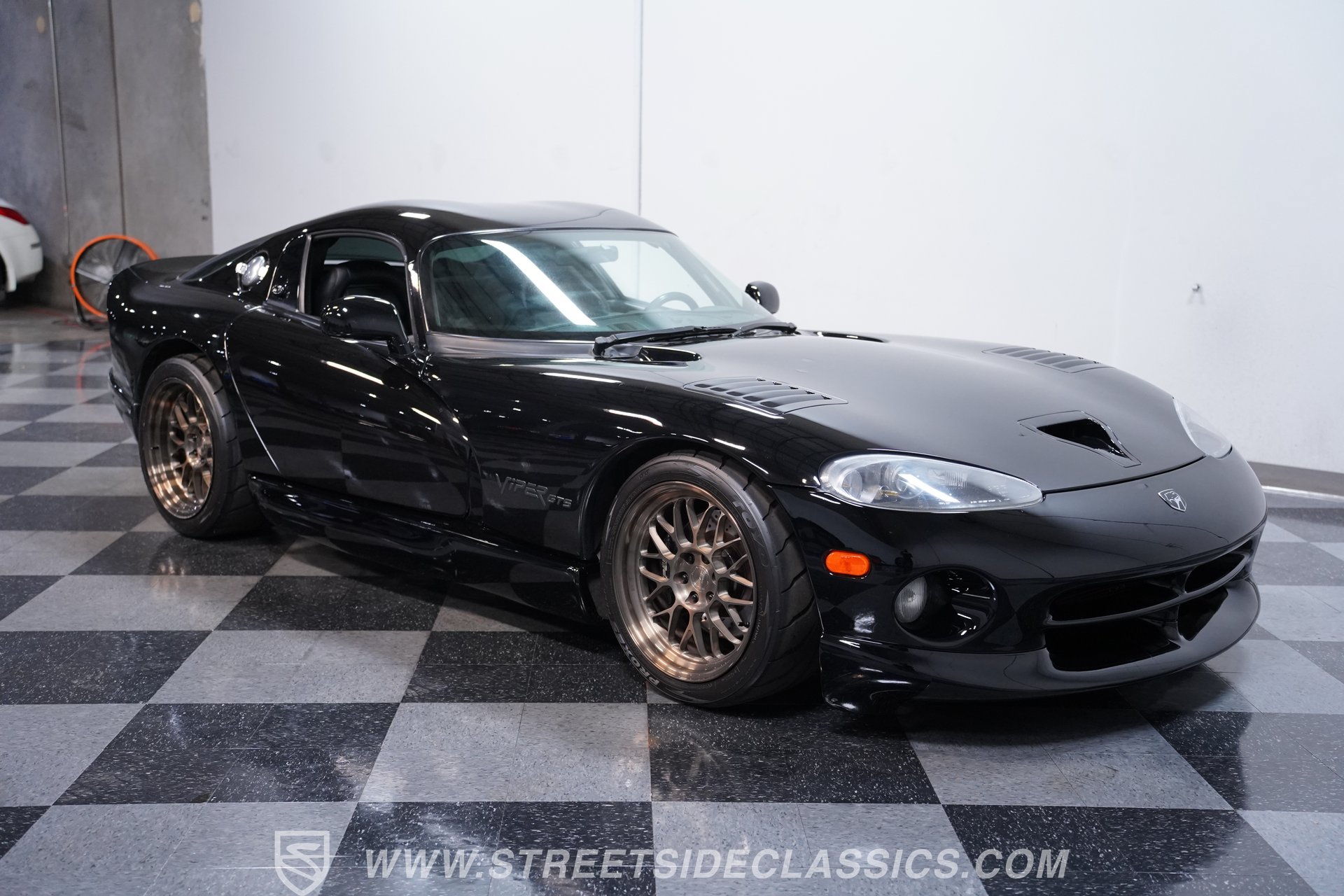 Used 2000 Dodge Viper GTS RWD image 13