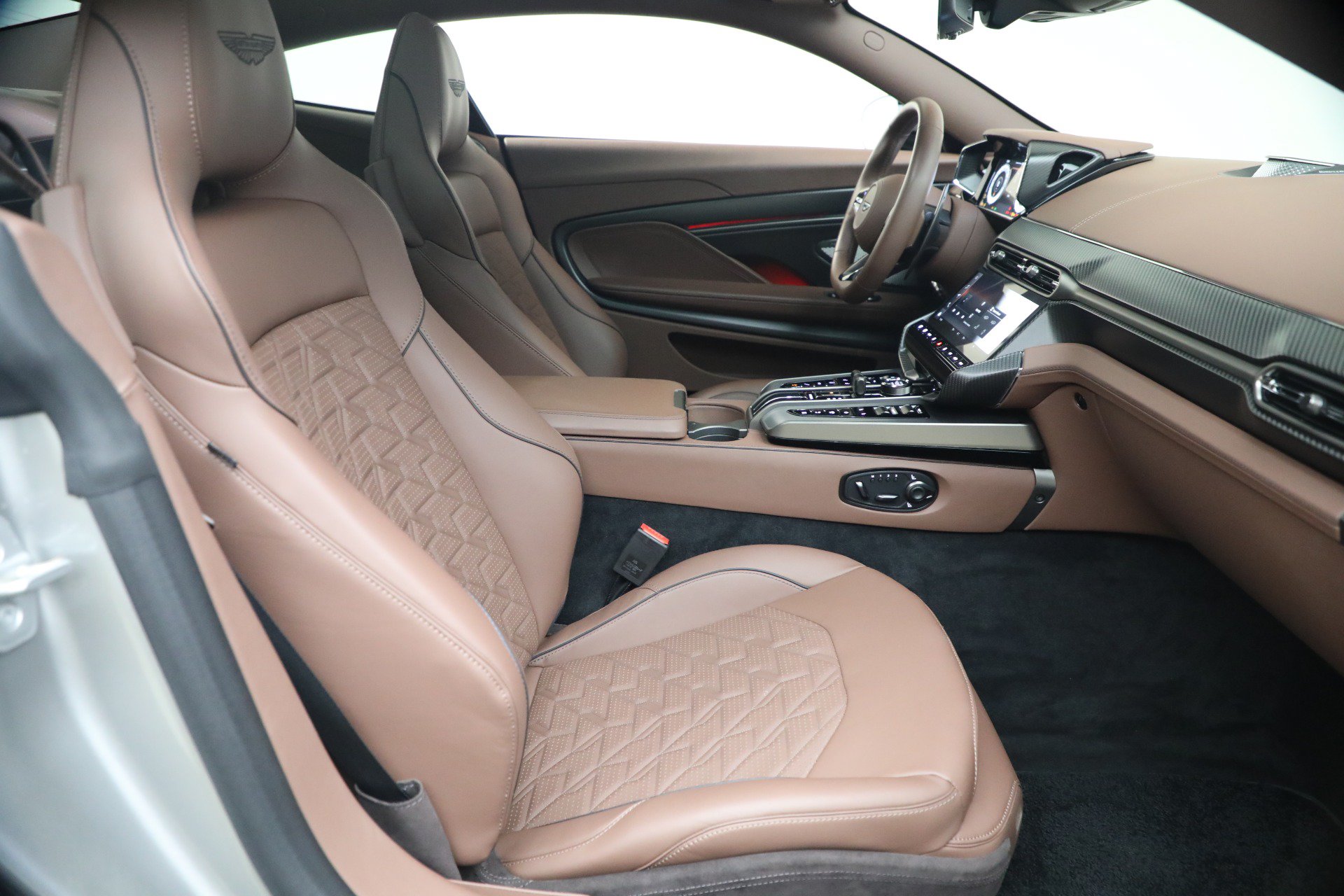 Used 2025 Aston Martin Vanquish RWD image 28