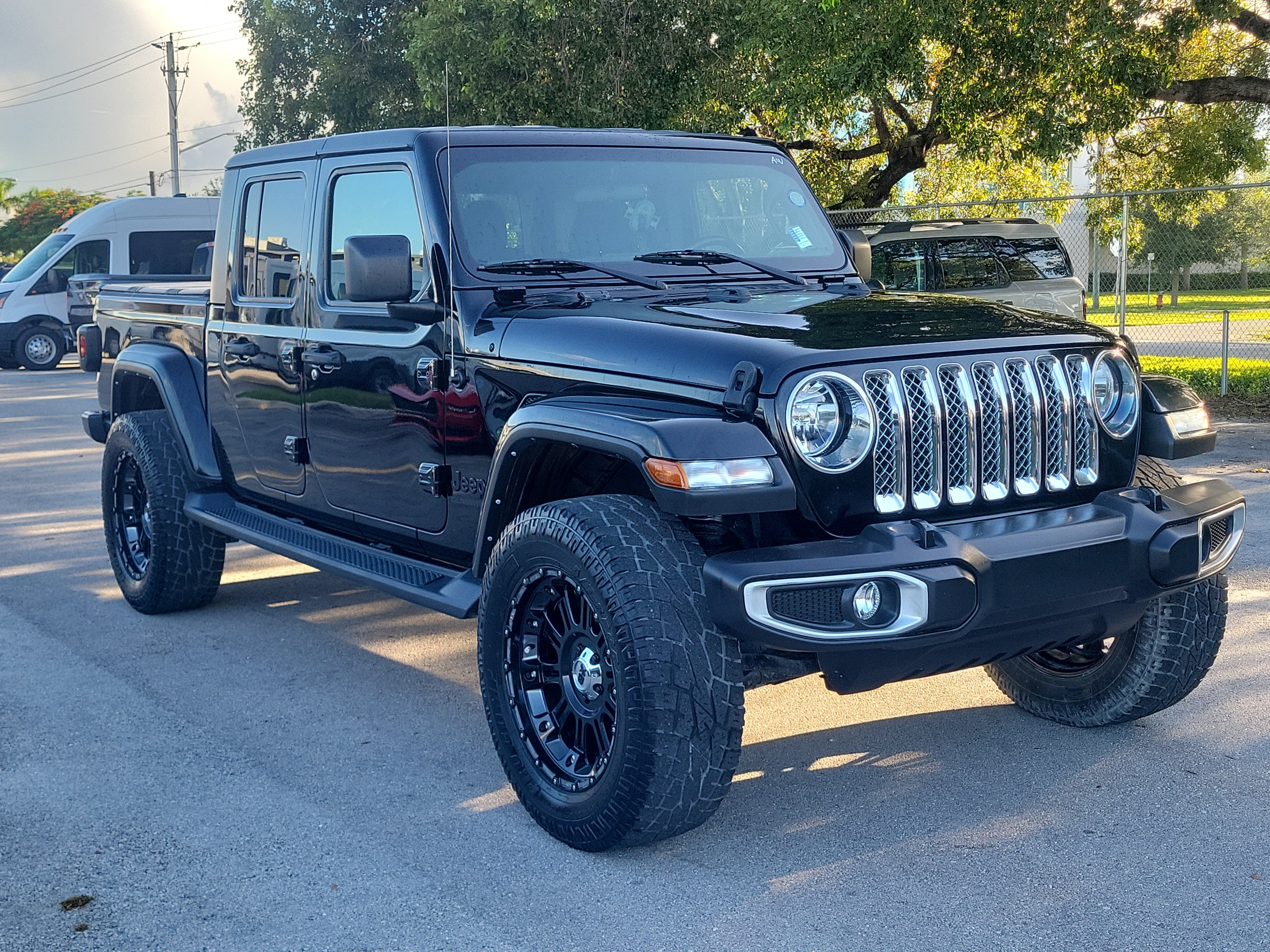 Used 2022 Jeep Gladiator Sport AWD/4WD image 3