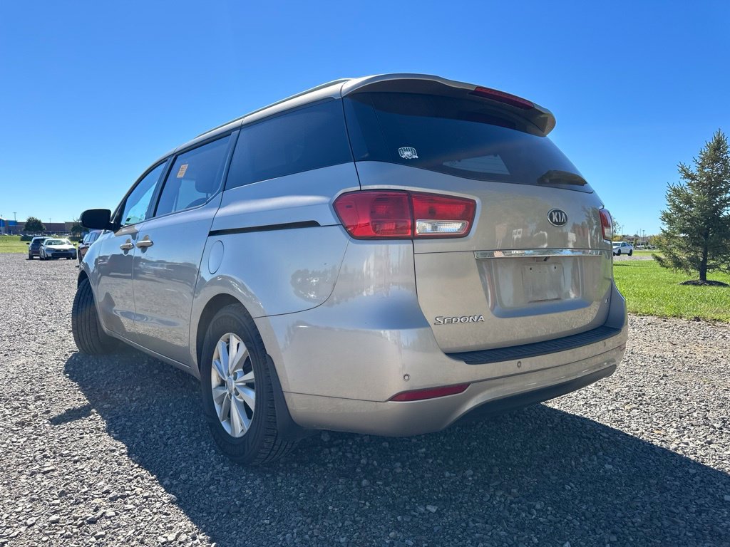 Used 2016 Kia Sedona LX w/ LX Convenience Package FWD image 7