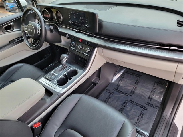 Used 2023 Kia Carnival LX image 26